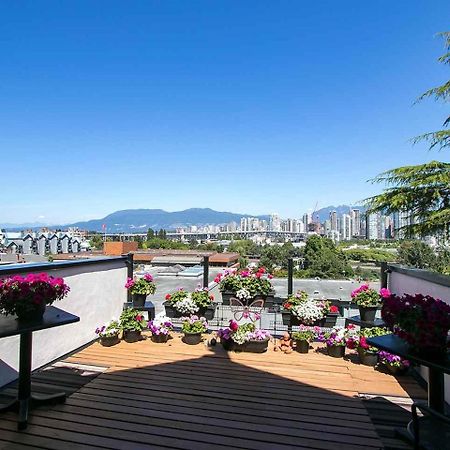 Billion Dollar Views In A Beautiful Fairview Slopes Heritage House Apartment Vancouver Exterior foto