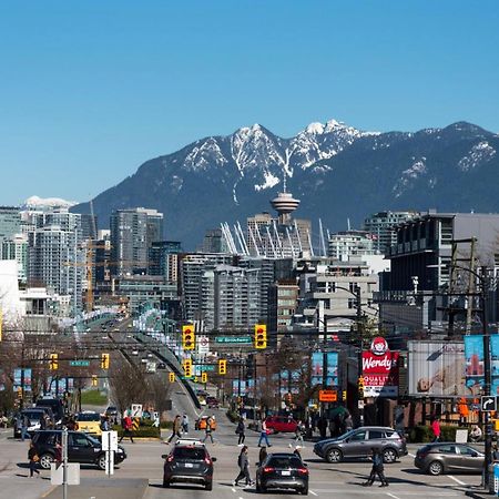 Billion Dollar Views In A Beautiful Fairview Slopes Heritage House Apartment Vancouver Exterior foto