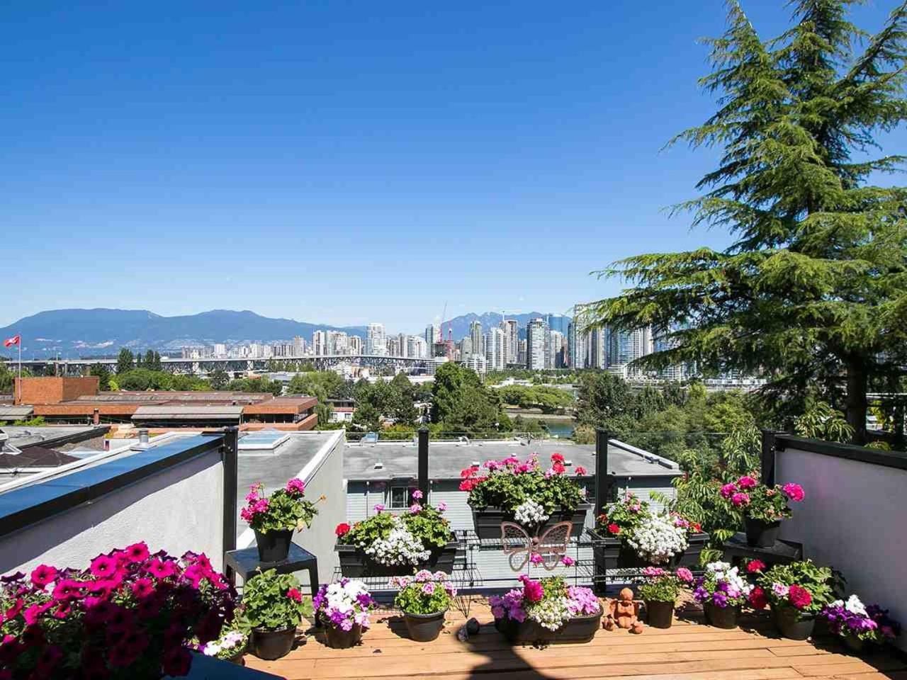 Billion Dollar Views In A Beautiful Fairview Slopes Heritage House Apartment Vancouver Exterior foto