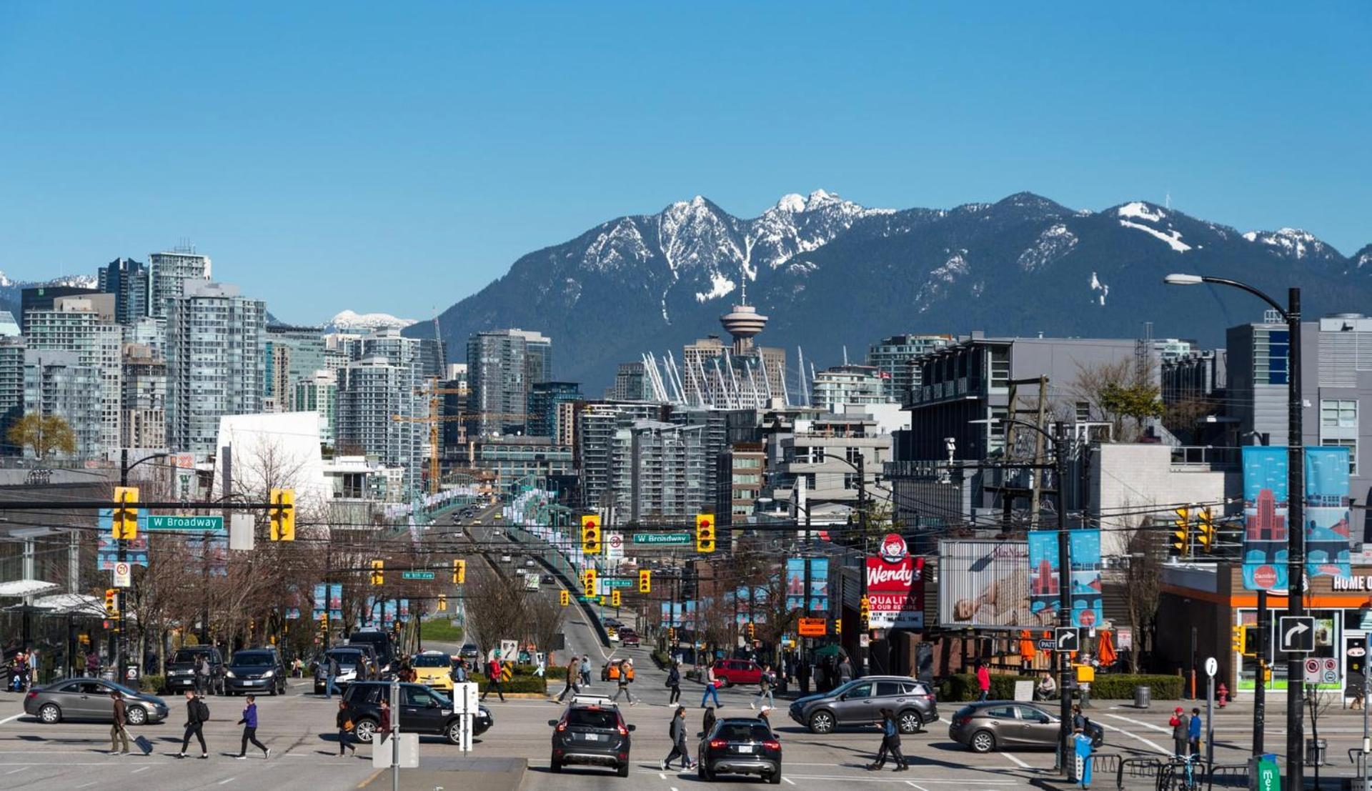 Billion Dollar Views In A Beautiful Fairview Slopes Heritage House Apartment Vancouver Exterior foto