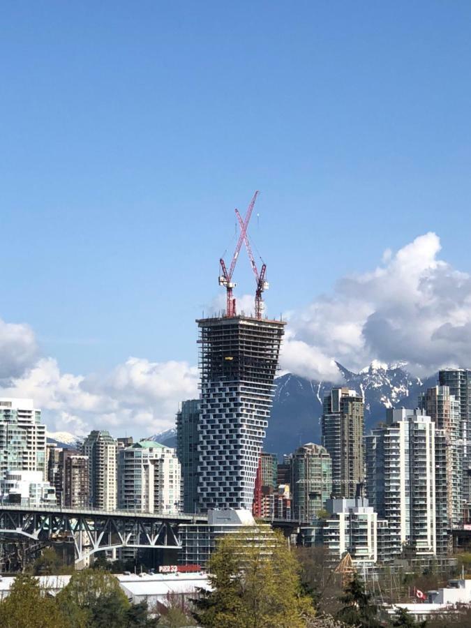Billion Dollar Views In A Beautiful Fairview Slopes Heritage House Apartment Vancouver Exterior foto
