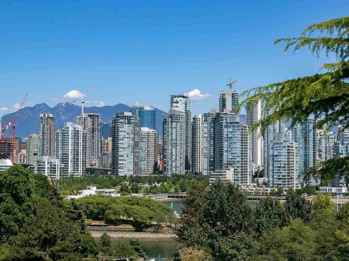 Billion Dollar Views In A Beautiful Fairview Slopes Heritage House Apartment Vancouver Exterior foto